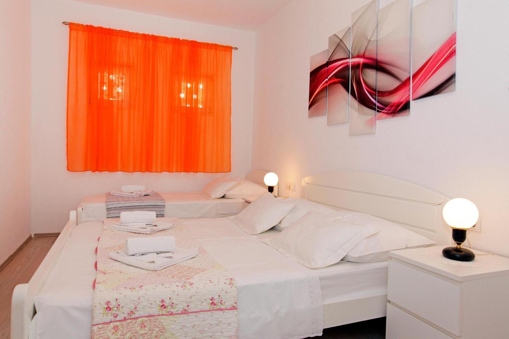Apartments Toni Bol Pokoj fotografie