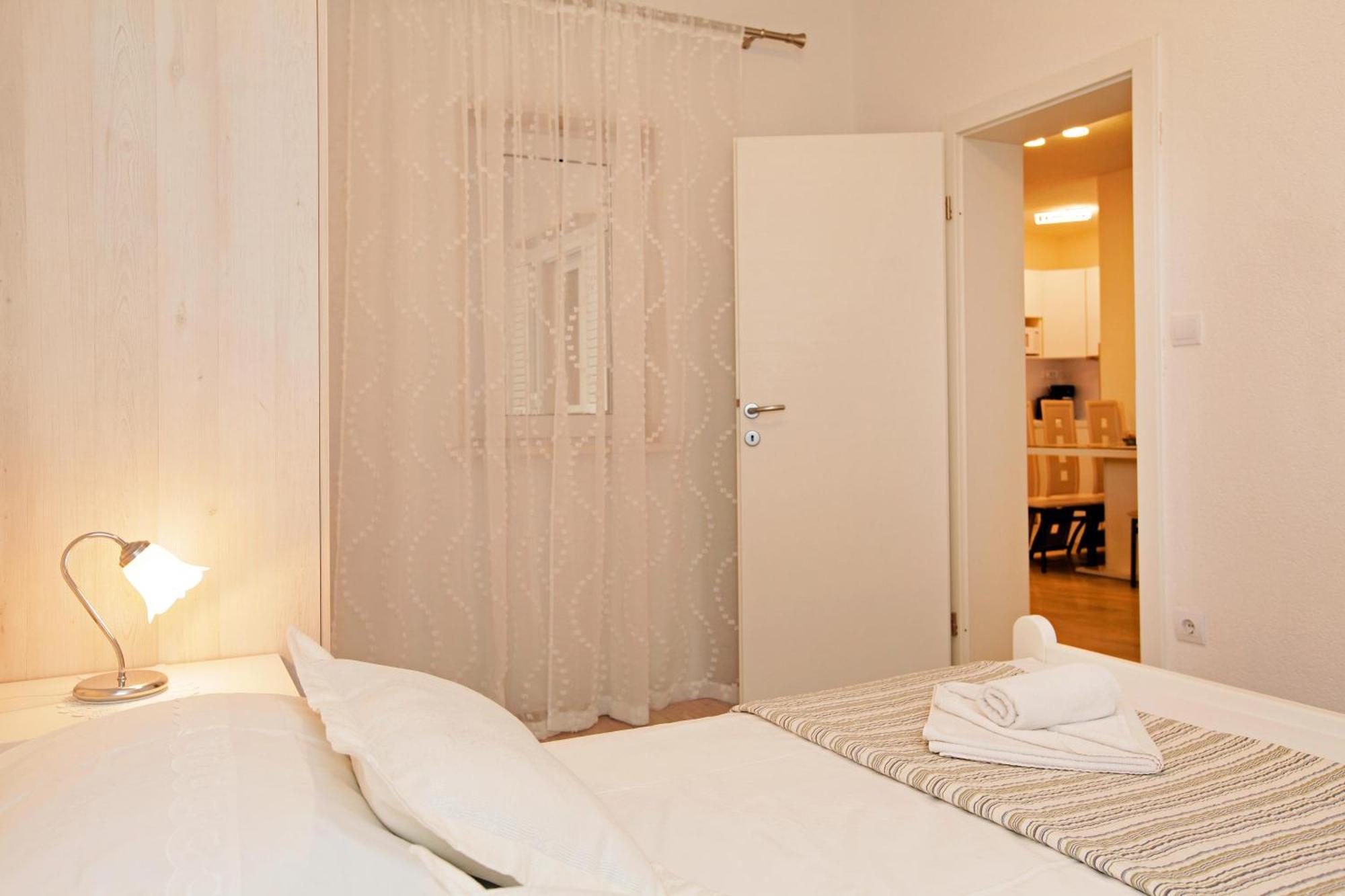 Apartments Toni Bol Pokoj fotografie