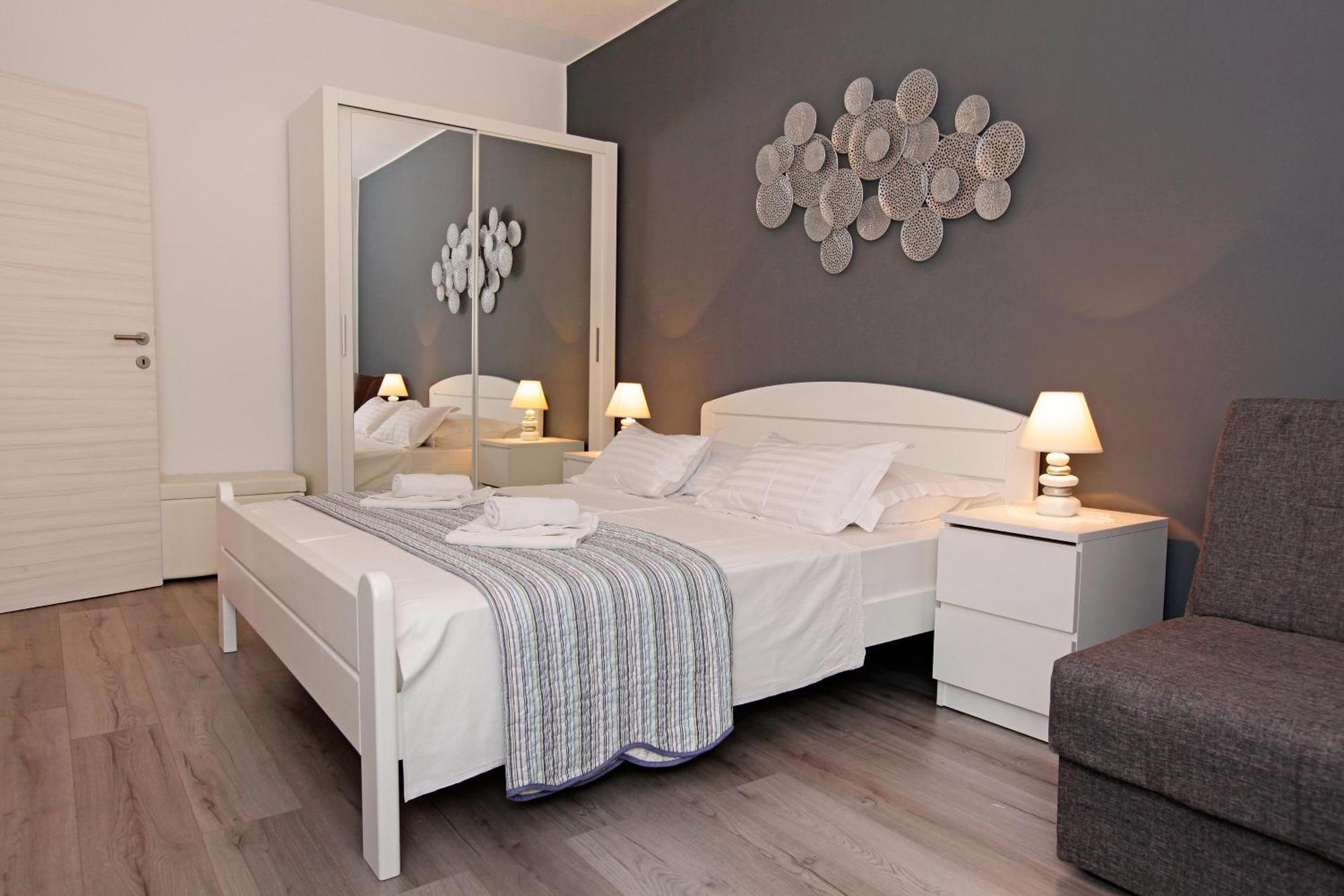 Apartments Toni Bol Pokoj fotografie